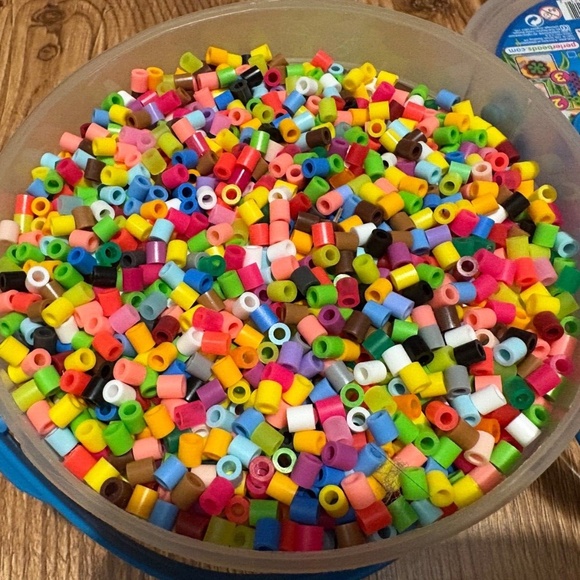 PERLER fused beads bucket with 18 Perler pegboards - Picture 2 of 4